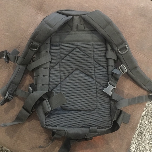 Red Rock Outdoor Backpack/Tactical w/Molle - Picture 2 of 3